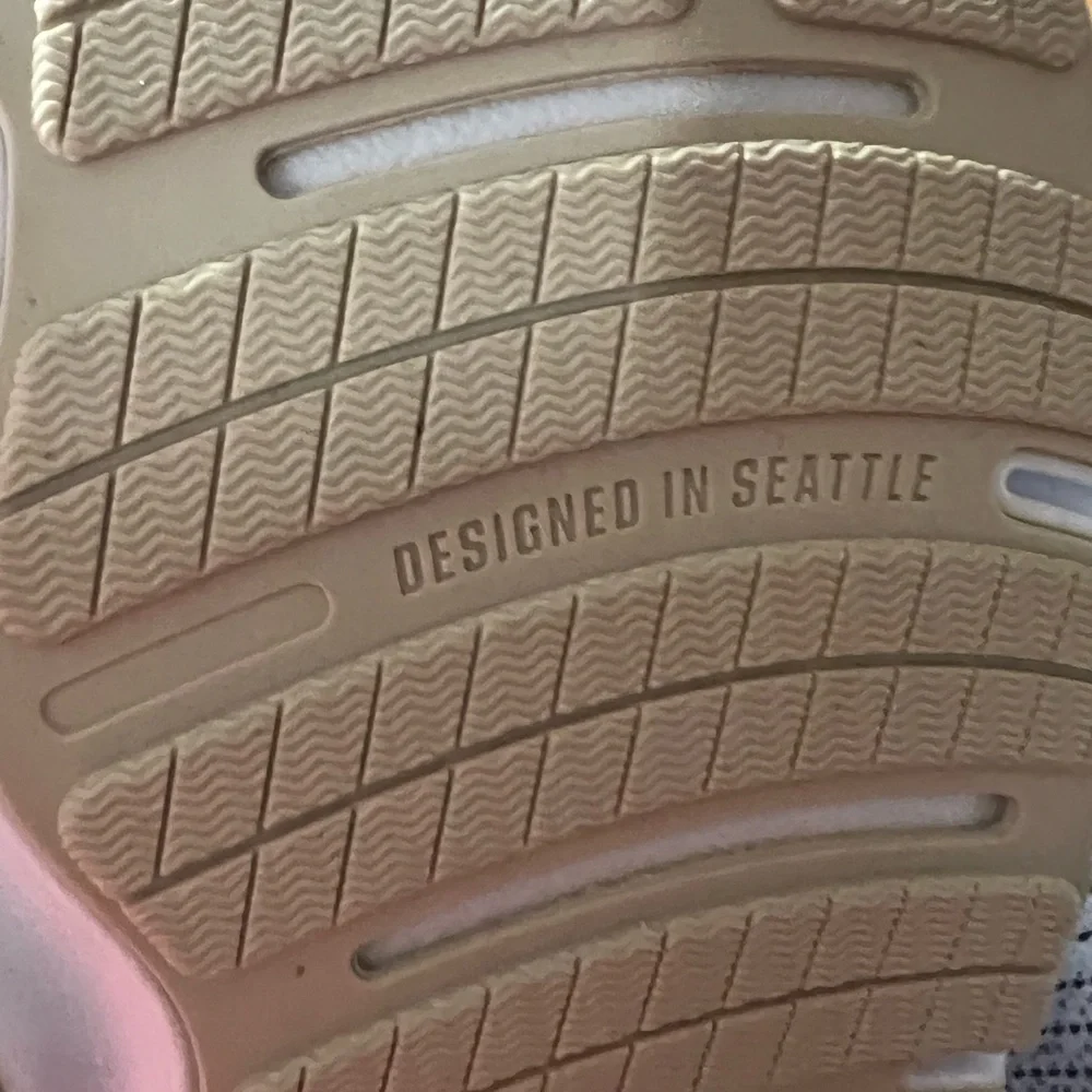 Brooks Men's Ghost Max 2 Athletic Shoes - Picture 6 of 8